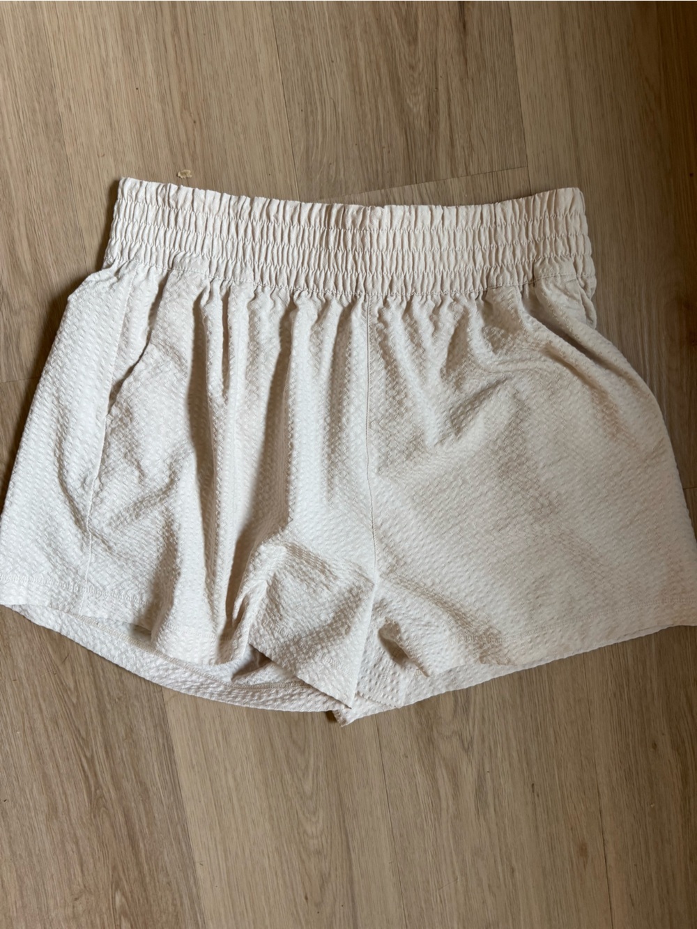 Vuori Textured Villa Shorts Milkweed Sz L - Picture 3 of 6